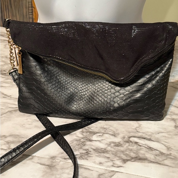 Black and Gold Crossbody Bag with Textured Design - Picture 4 of 11